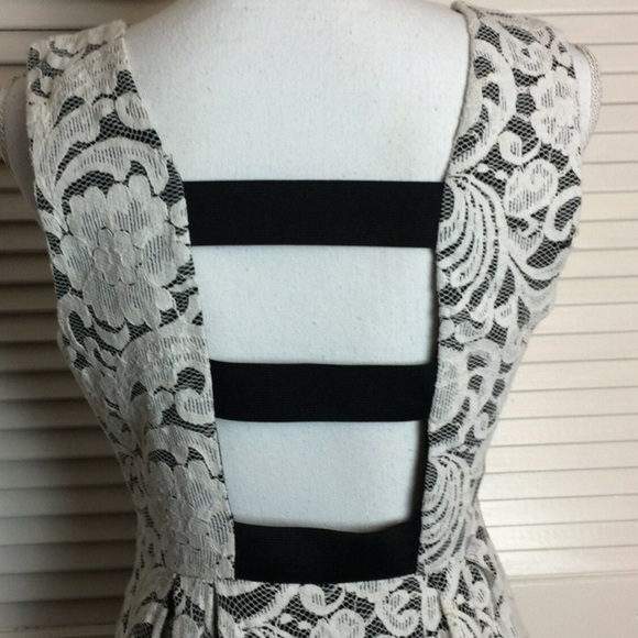 🔴MONTEAU LACE DRESS🔴 - Picture 7 of 8